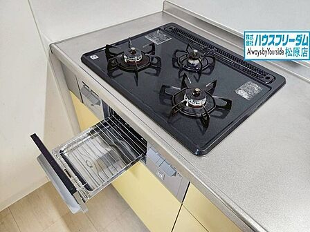 3つ口コンロで同時にたくさんの料理ができます。
