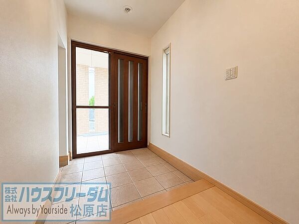 玄関を拡大表示