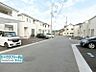 外観：前面道路は広々しております♪