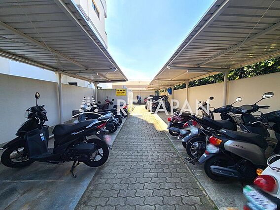バイク置場です...