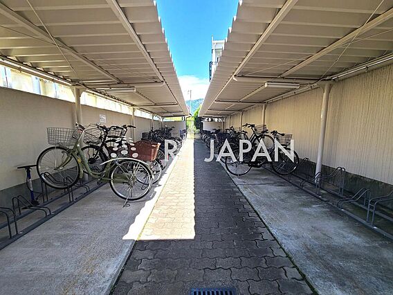 駐輪場です(^...