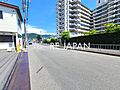 歩道付きの前面...