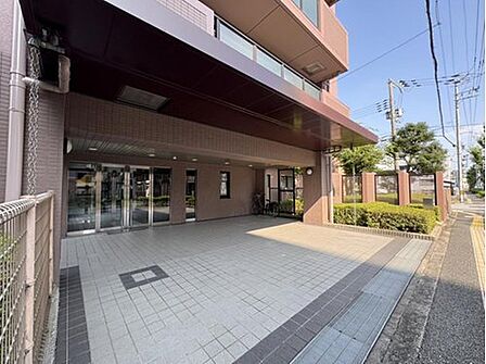 ○エントランスから歩道まで一定の距離があり、安心です♪