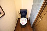 いつも清潔なスペースであってほしいのが毎日使うトイレです。掃除がしやすいのはもちろん、落ち着けるスペースにしたいですね。