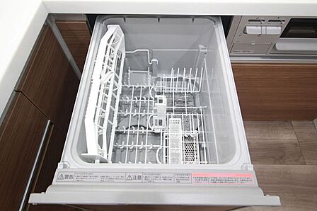 手洗いに比べ使用水量はごくわずか！手洗いよりも高い水温・パワフルな水流で洗うため手で洗いにくいものもお任せ♪手荒れの心配も解消いたします！