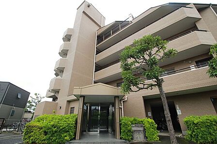 明るく爽やかな色合いの外観♪