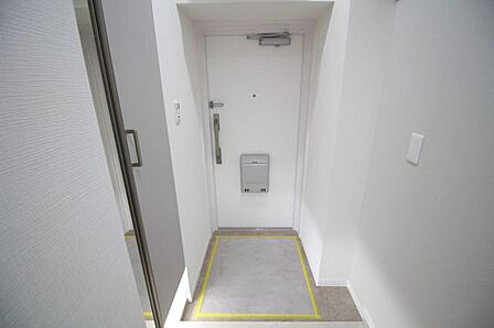 家の顔となる玄関扉。重厚感のあるデザインで第一印象もグッド！
