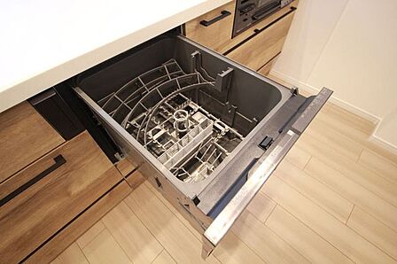 食洗機毎日の家事負担を大幅に軽減してくれる便利な食器洗い乾燥機を標準装備!