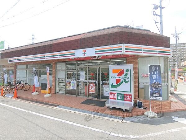 画像19:セブンイレブン　枚方牧野駅西口店まで200メートル