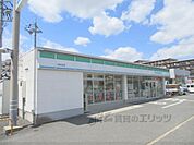 ファミリーマート　生駒辻町店まで600メートル
