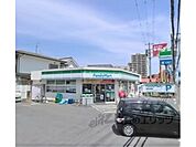 ファミリーマート　寝屋川初町店まで2600メートル