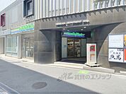 ファミリーマート　枚方デパートメントビルまで300メートル