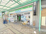 ファミリーマート　枚方公園駅前店まで500メートル