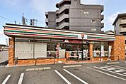 セブンイレブン(コンビニ)まで240m