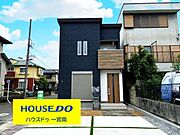 明るい色に比べて、黒い外観は小さな汚れや傷が目立ちにくいという実用的なメリットがあります。