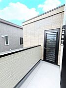 2カ所のバルコニーは洗濯用やガーデニング用など用途に合わせて使用できるため、利便性が高いです！