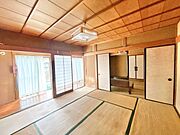 畳の部屋は、客間、寝室、食事スペースなど、用途に合わせて簡単に使い分けることができます。