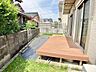 その他：【ウッドデッキ】リビングから直接出入りできます。日当たりが良く、洗濯物を乾かす場所としてはもちろん日向ぼっこやちょっとしたカフェタイムなど、屋外での豊かな時間を楽しめます。