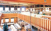 直営自社工場で生産することにより、省力化、高品質化、ローコスト化、イワタ建設の得意とする大屋根、オーバーハング、スキップフロアなどハイグレードデザインの実現など、多くのメリットを生み出しています。