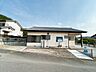 駐車場：【外観】駐車3台可能な平家建ての住宅です。