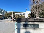 深谷市立深谷小学校まで徒歩12分（900m）です。