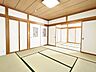 室内：【リフォーム後/和室（2）】隣りの和室と続き間になっているので、ふすまを外せば広くお使いいただけます。ご親戚の皆様やご友人がが集まる機会にも活躍します。