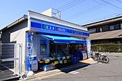 ローソン小竹向原駅前店 668m