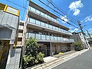 閑静な住宅街に存しております。