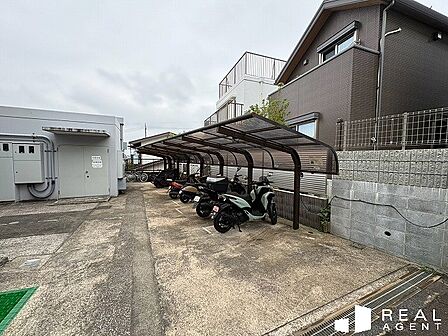 バイク置き場と駐輪場は空きあり！
