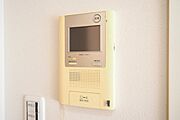■モニター付きインターホン／訪問者が一目でわかるTVモニター付きインターホン、録画機能付きです。