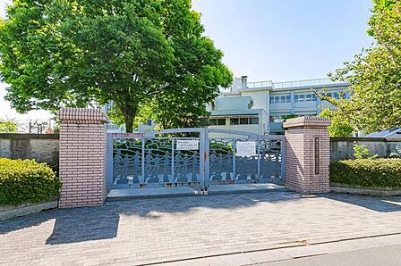 鶴ヶ島市立第二小学校 637m