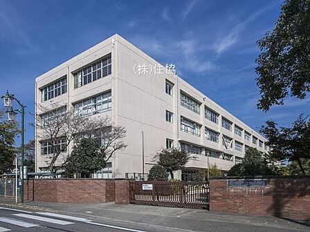 鶴ヶ島市立 栄小学校 651m