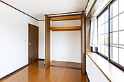 ■洋室／各所各室に収納空間を設けました。各所に収納がある事によって、物が散乱しにくくなり、生活空間を広々と使うことができます