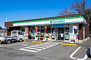 ファミリーマート日高下鹿山店 430m