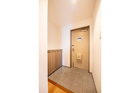 ■玄関/ゆとりある広さを確保した開放的な玄関スペースです。