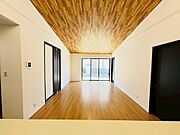 3号地（2026.5撮影）約16帖のLDK！大きめの窓からの光もしっかり取入れれて明るい空間に仕上がります！