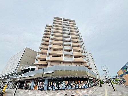 高齢者向けの24時間管理体制を導入。スタッフによる見守りや緊急対応があり、安心して暮らせる住環境です。