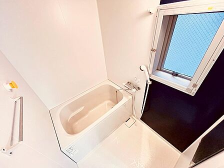 追い焚き機能付きで快適なバスタイムをお楽しみいただけます。