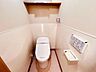 トイレ：シンプルで使いやすいトイレスペースです。