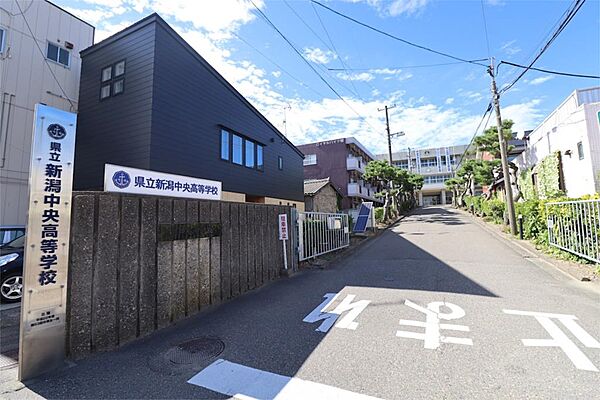 画像23:新潟県立新潟中央高等学校（383m）