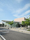 新潟市立中央図書館（472m）