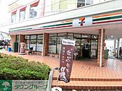 セブンイレブン 徒歩8分。 630m
