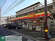 デイリーヤマザキ日吉本町店 徒歩3分。 200m