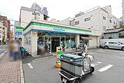 Family Mart 新丸子駅東店 170m
