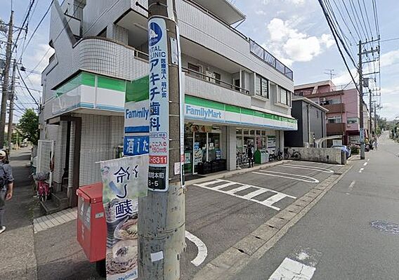 ファミリーマー...