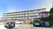 秦野市立西中学校 徒歩13分。中学校があり、落ち着いた環境で学べる安心感が子育て世帯に支持されています。 1030m