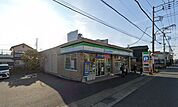 ファミリーマート平塚大縄店 徒歩4分。コンビニが利用でき、急な買い物や日常のちょっとした用事にも便利な環境です。 320m