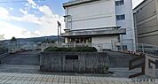 南足柄市立南足柄中学校 徒歩8分。中学校があり、落ち着いた環境で学べる安心感が子育て世帯に支持されています。 620m