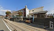 南足柄市立南足柄小学校 徒歩8分。小学校があり、通学の安心感と子育て世帯に嬉しい教育環境が整います。 620m
