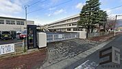 大井町立大井小学校 徒歩14分。小学校があり、通学の安心感と子育て世帯に嬉しい教育環境が整います。 1080m